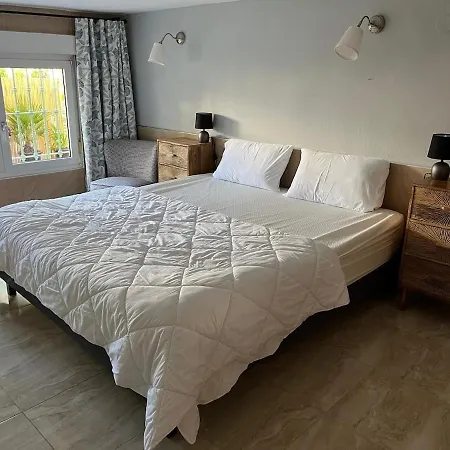 Fisquito - - Rustic Wine Cellar * מאלגה