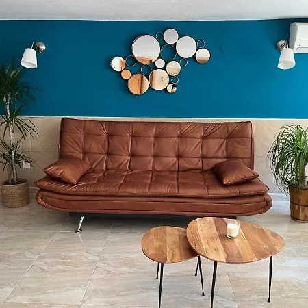 Fisquito - - Rustic Wine Cellar מאלגה