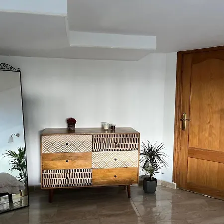 Fisquito - - Rustic Wine Cellar מאלגה