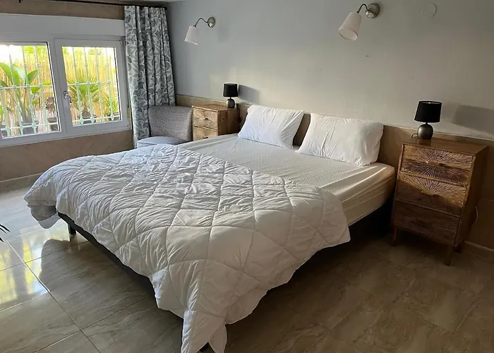 Fisquito - - Rustic Wine Cellar * מאלגה