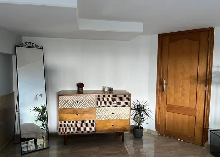 Fisquito - - Rustic Wine Cellar מאלגה