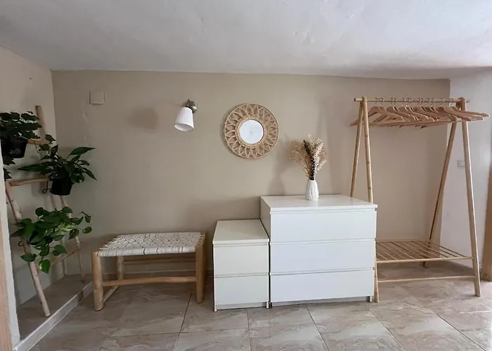 Fisquito - - Rustic Wine Cellar * מאלגה